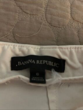 Banana Republic Cream colored cargo pants,  zipper at ankles